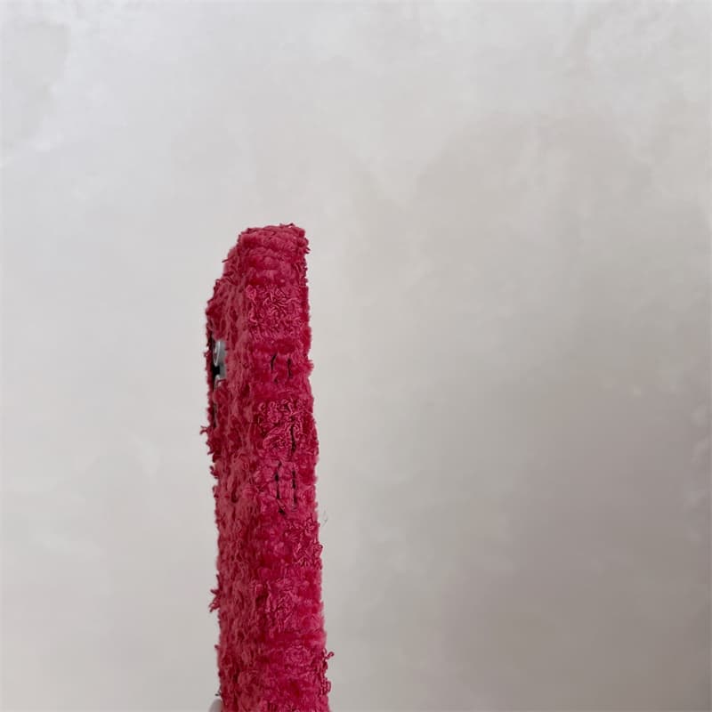 Angora Red Fuzzy Phone Case fo - đánh giá và giá Apple Iphone 15 Pro Max
